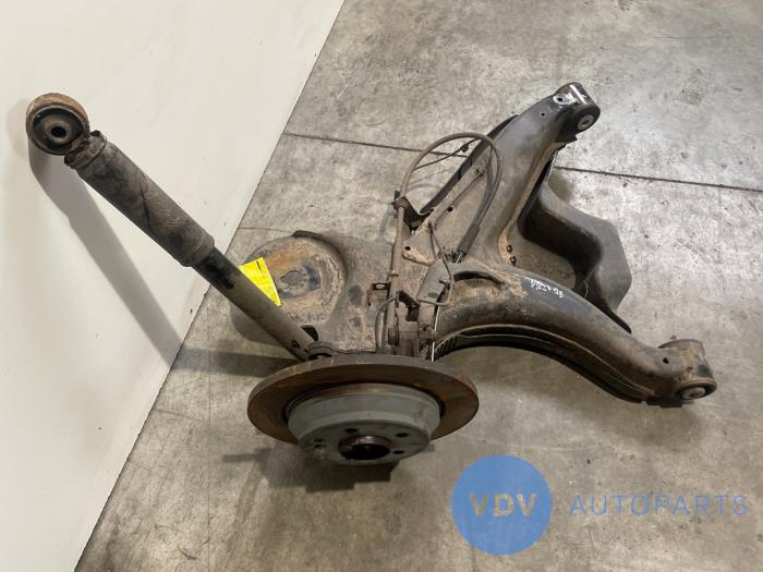 Mangueta derecha detrás Mercedes Vito