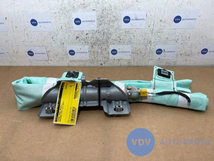 Kurtyna prawa Mercedes Vito