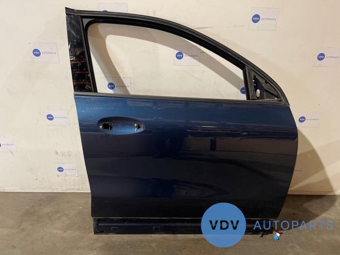 Drzwi prawe przednie wersja 4-drzwiowa Mercedes GLA