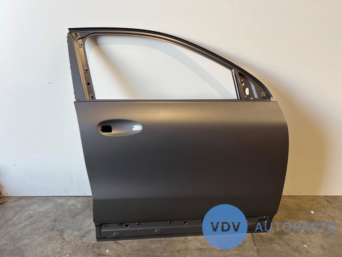 Drzwi prawe przednie wersja 4-drzwiowa Mercedes GLA