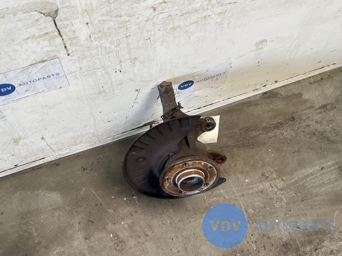 Fusee links-voor Mercedes Vito