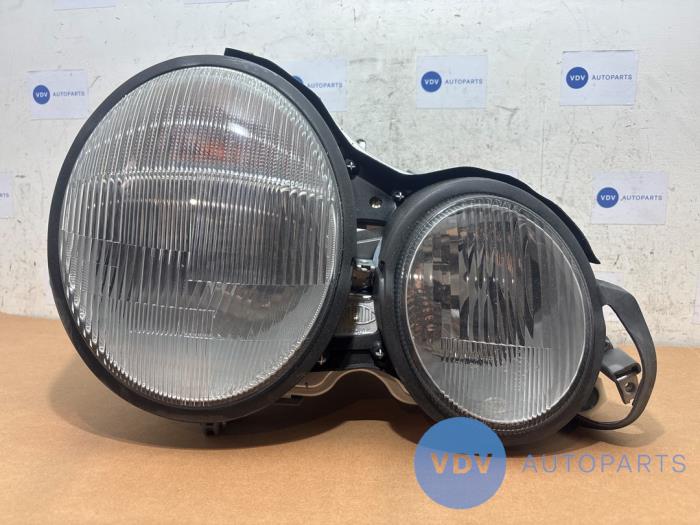 Headlight, right Mercedes E-Klasse