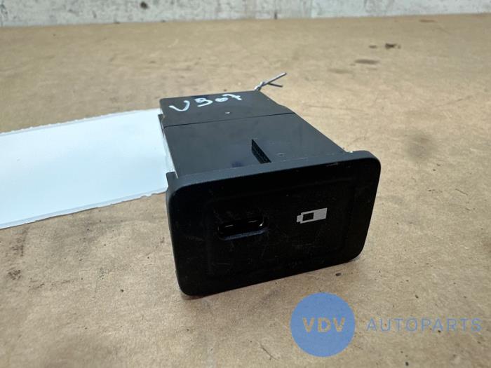 USB plug Mercedes GLC-Klasse