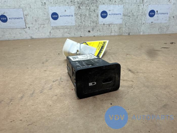 USB plug Mercedes GLC-Klasse