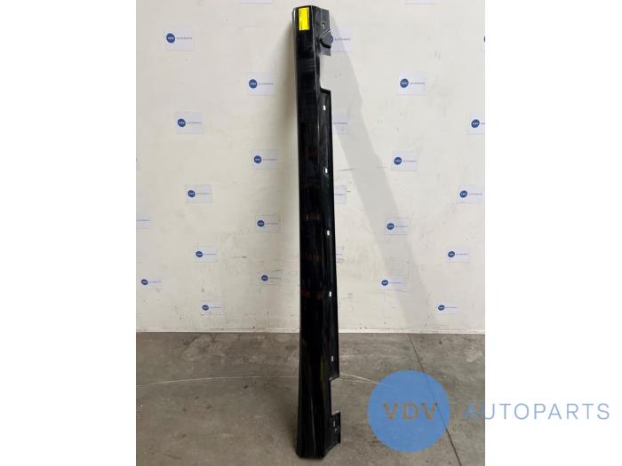 Sill, left Mercedes E-Klasse