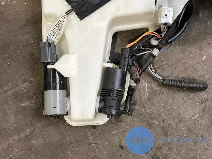 Réservoir lave-glace avant Mercedes X-Klasse