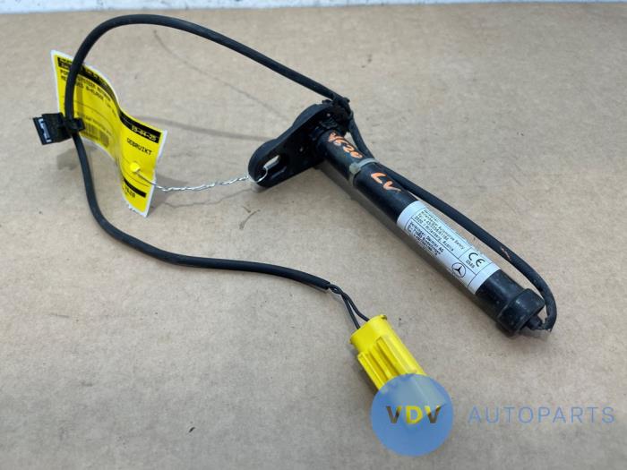 Pop up bonnet system Mercedes A-Klasse