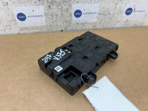 Gebruikte Wireless charger Mercedes GLB AMG (247.6) 2.0 35 AMG Turbo 16V Mild Hybrid 4-Matic Prijs € 24,20 Inclusief btw aangeboden door Autoparts Van De Velde