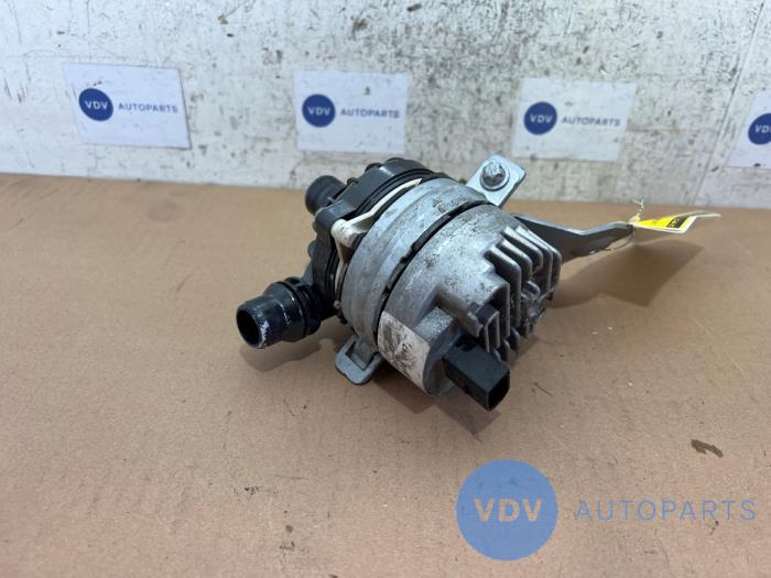 Pompe à eau Mercedes C-Klasse