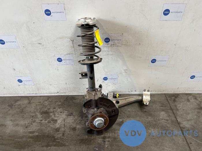 Knuckle, front left Mercedes GLA