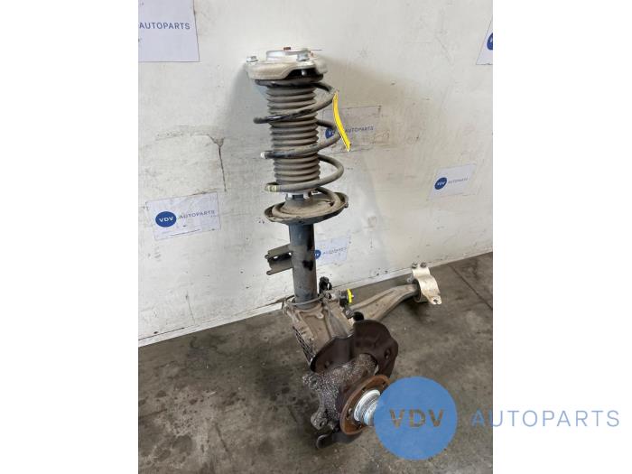 Knuckle, front left Mercedes GLA