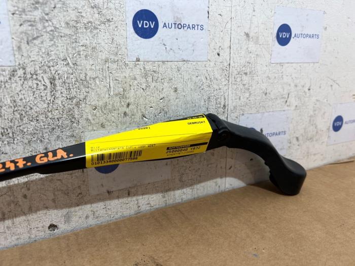Brazo delantero de limpiaparabrisas Mercedes GLA
