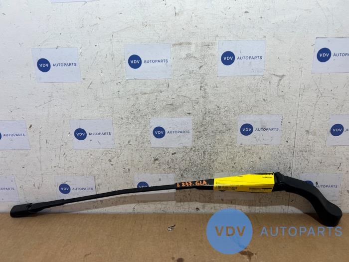 Ramie wycieraczki przedniej Mercedes GLA