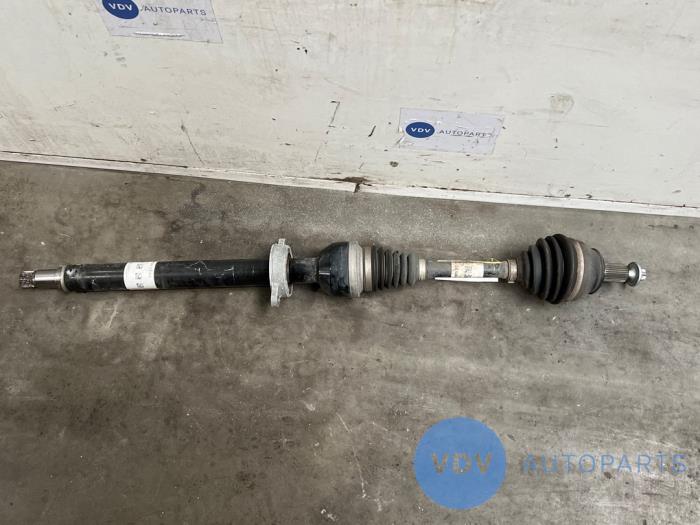 Os napedowa prawy przód Mercedes GLA