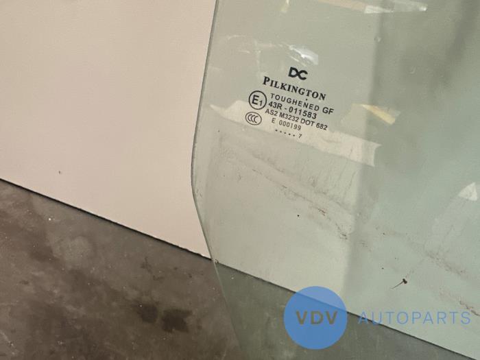 Ventanilla de puerta de 4 puertas derecha detrás Mercedes X-Klasse