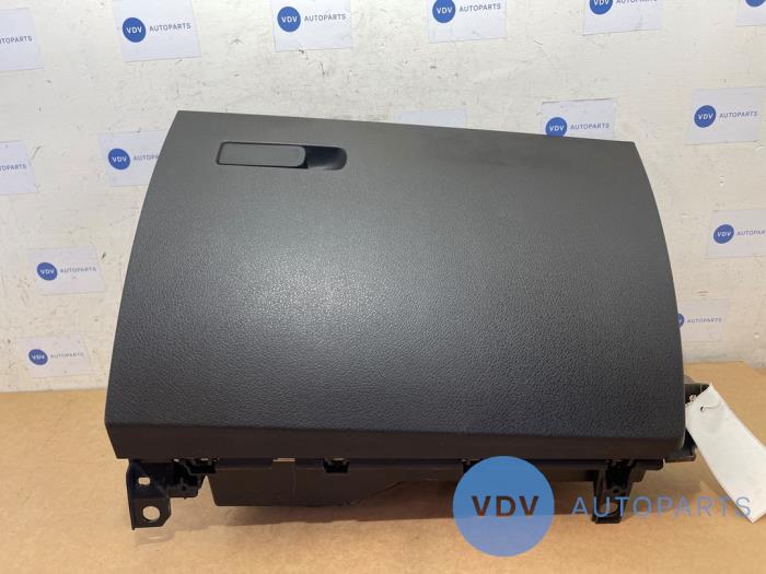 Glovebox Mercedes GLB-Klasse