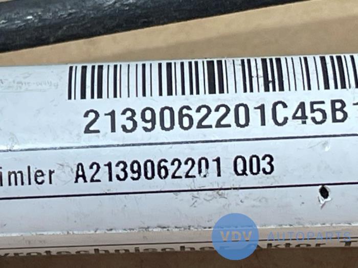 Pop up bonnet system Mercedes E-Klasse