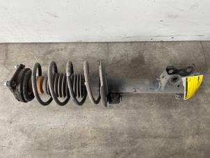 Gebruikte Schokdemper links-voor Mercedes A (W169) 2.0 A-180 CDI 16V Prijs € 60,50 Inclusief btw aangeboden door Autoparts Van De Velde