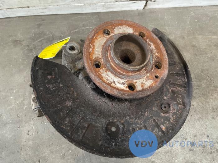 Fusee links-voor Mercedes Vito