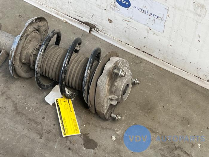 Stoßdämpfer links vorne Mercedes GLA