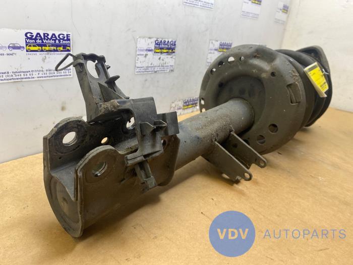 Stoßdämpfer links vorne Mercedes GLA