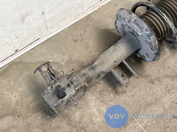 Stoßdämpfer links vorne Mercedes GLA