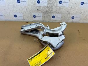 Gebruikte Scharnierset Mercedes Vito (447.6) 2.2 114 CDI 16V Prijs € 36,30 Inclusief btw aangeboden door Autoparts Van De Velde