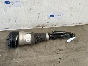 Gebruikte Schokdemper links-achter Mercedes S (222.0/222.1) 3.0 S-560 e 24V Prijs € 302,50 Inclusief btw aangeboden door Autoparts Van De Velde