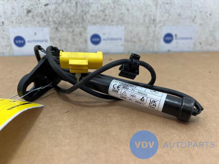Pop up bonnet system Mercedes A-Klasse