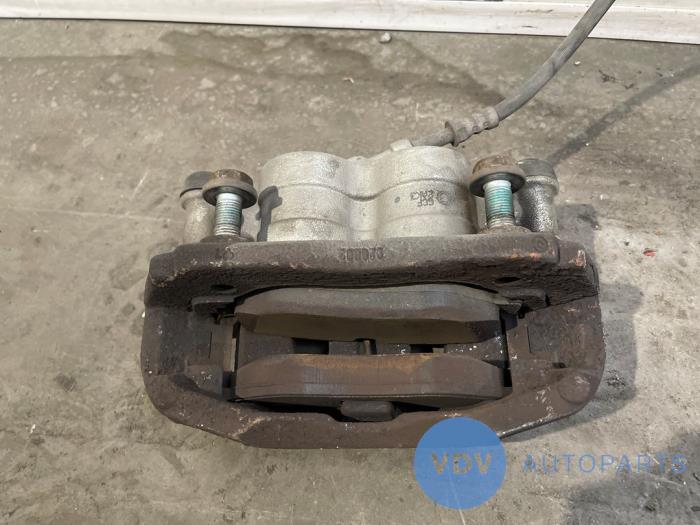 Remklauw (Tang) links-voor Mercedes Vito