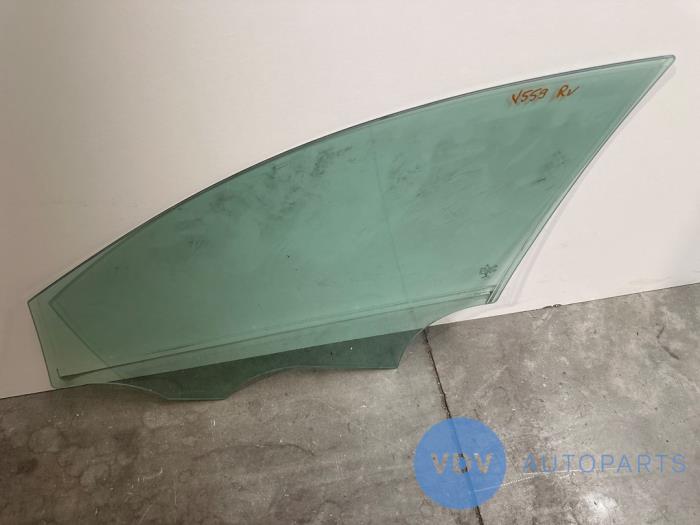 Szyba drzwi prawych przednich wersja 4-drzwiowa Mercedes E-Klasse