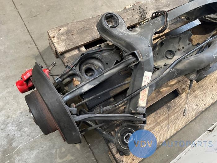 Os tylna napedu na tylne kola Mercedes SL