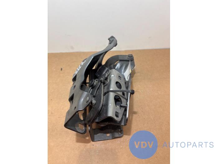 Charnière capot Mercedes E-Klasse