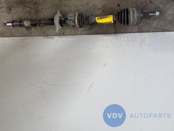 Os napedowa prawy przód Mercedes CLA