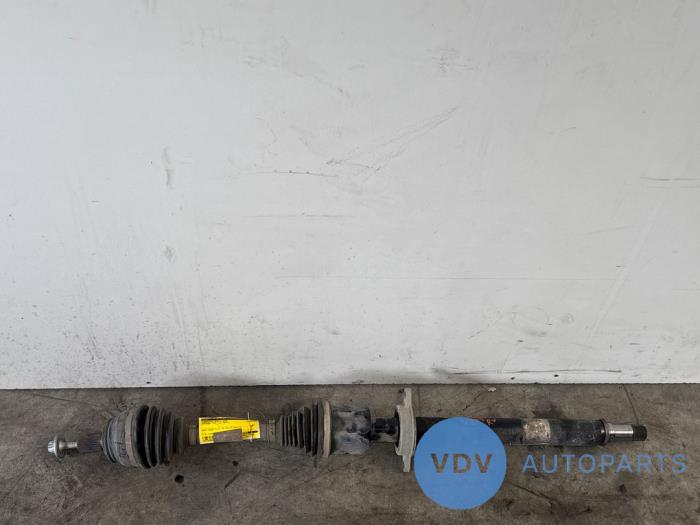 Os napedowa prawy przód Mercedes CLA