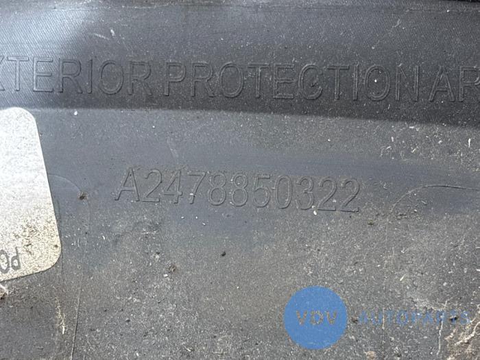 Wielrand achter Mercedes GLB-Klasse