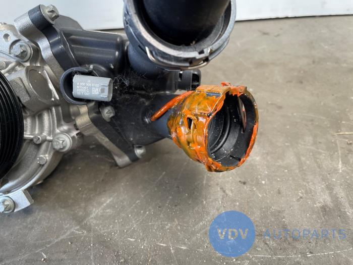 Pompe à eau Mercedes CLA