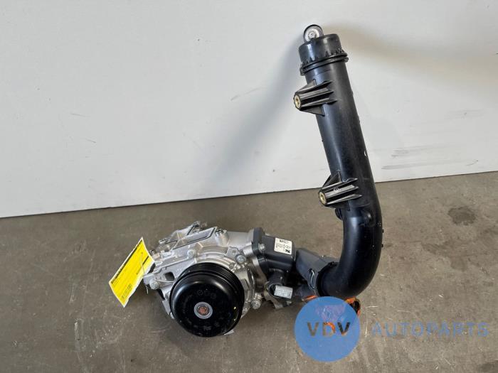 Pompe à eau Mercedes CLA
