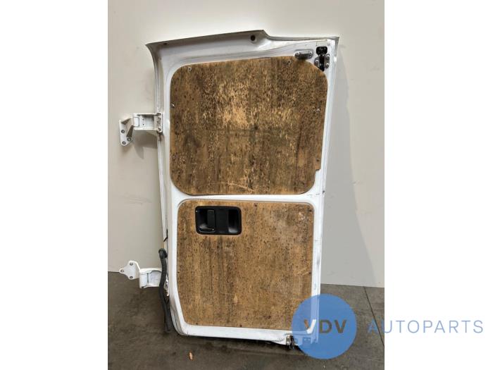 Tylne drzwi samochodu dostawczego Mercedes Vito