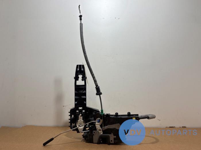 Mechanizm blokady drzwi lewych wersja 2-drzwiowa Mercedes Vito