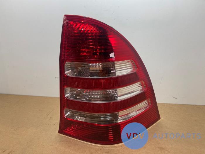 Luz trasera derecha Mercedes C-Klasse