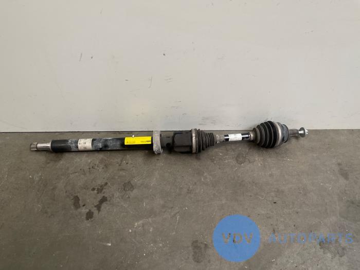 Os napedowa prawy przód Mercedes CLA