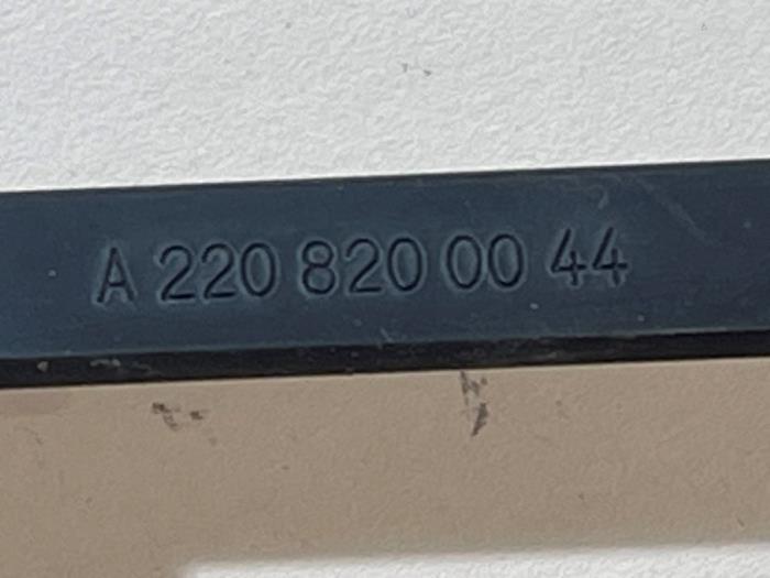 Brazo delantero de limpiaparabrisas Mercedes S-Klasse