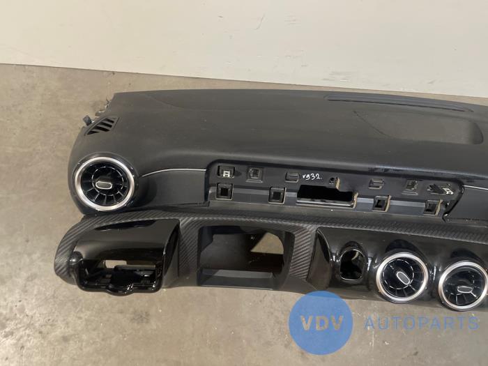 Armaturenbrett Mercedes CLA