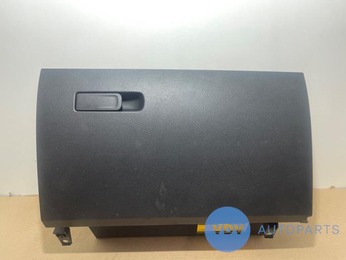 Boîte à gants Mercedes CLA