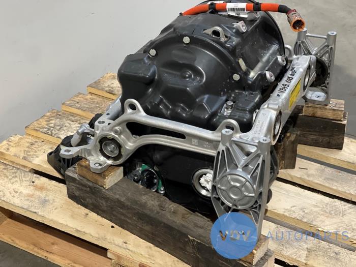 Elektromotor Elektro-Auto Mercedes EQS