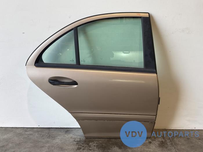 Drzwi prawe tylne wersja 4-drzwiowa Mercedes C-Klasse
