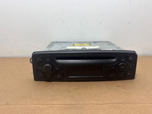 Gebruikte Radio Mercedes C (W203) 2.2 C-200 CDI 16V Prijs € 90,75 Inclusief btw aangeboden door Autoparts Van De Velde