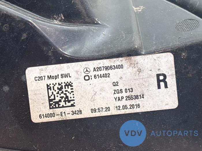 Feu arrière droit Mercedes E-Klasse