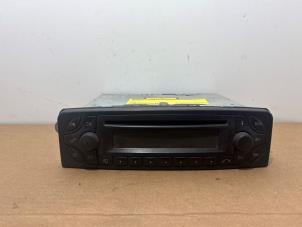 Gebruikte Radio Mercedes C Combi (S203) 2.2 C-220 CDI 16V Prijs € 90,75 Inclusief btw aangeboden door Autoparts Van De Velde
